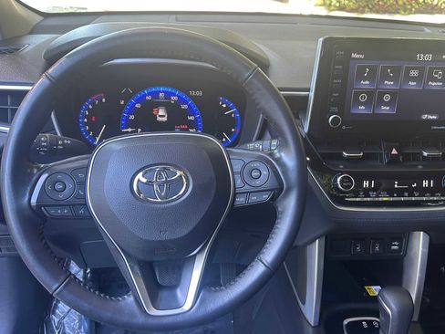 Used 2022 Toyota Corolla Cross XLE image 13