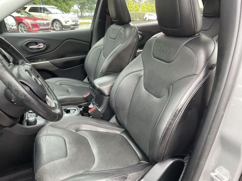 Used 2019 Jeep Cherokee Limited AWD/4WD image 12