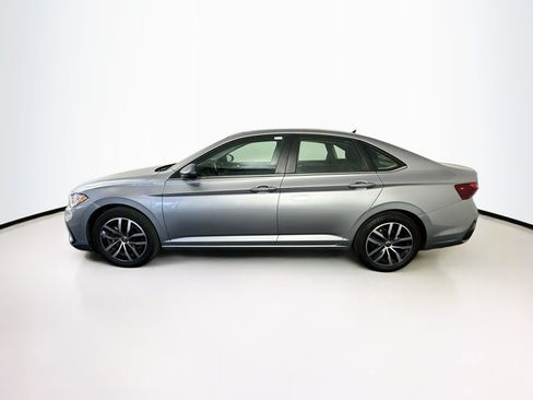 Used 2025 Volkswagen Jetta SE FWD image 4