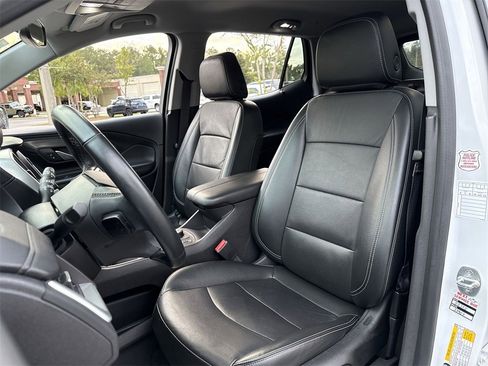 Used 2024 GMC Terrain SLT image 11
