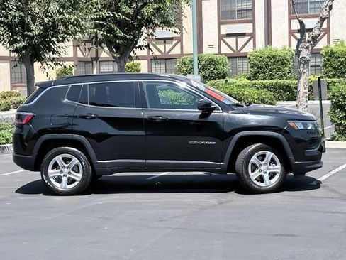 Used 2023 Jeep Compass Latitude AWD/4WD image 4