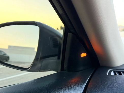 Used 2017 Nissan Rogue S image 19