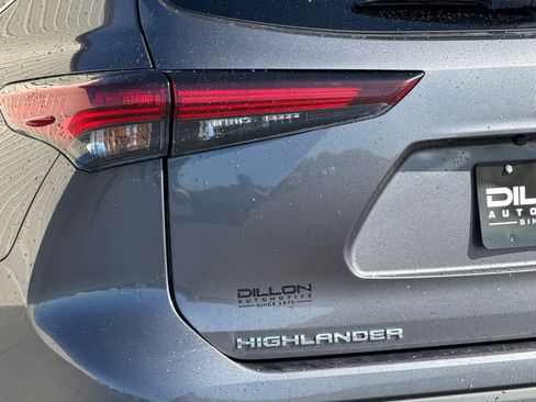 Used 2024 Toyota Highlander LE AWD/4WD image 27