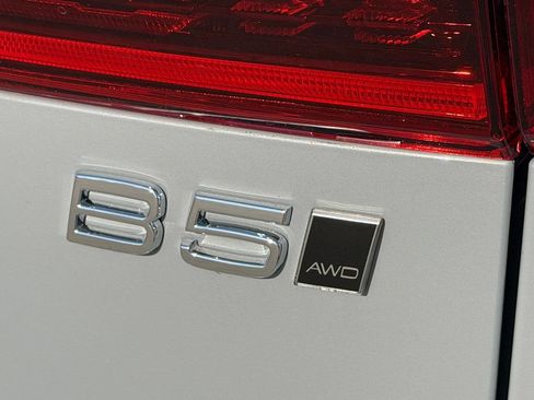 New 2027 Volvo XC60 B5 Plus AWD/4WD image 6