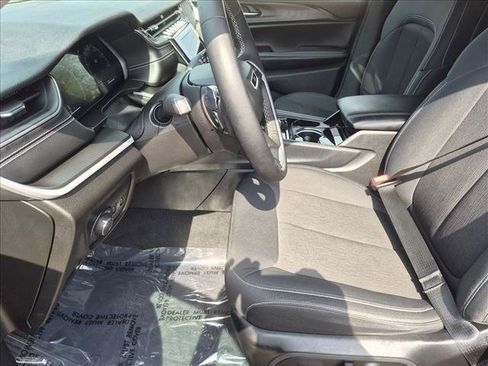 Used 2023 Jeep Grand Cherokee L Laredo AWD/4WD image 20