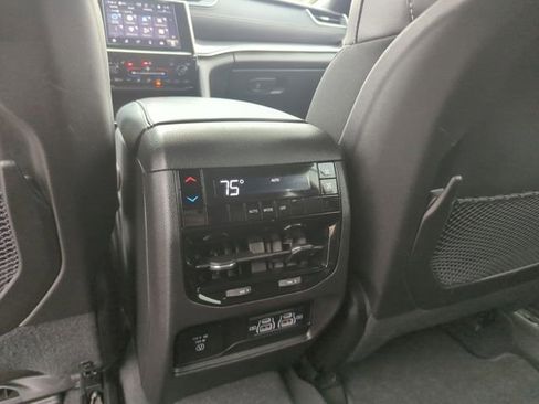 Used 2023 Jeep Grand Cherokee L Altitude image 31