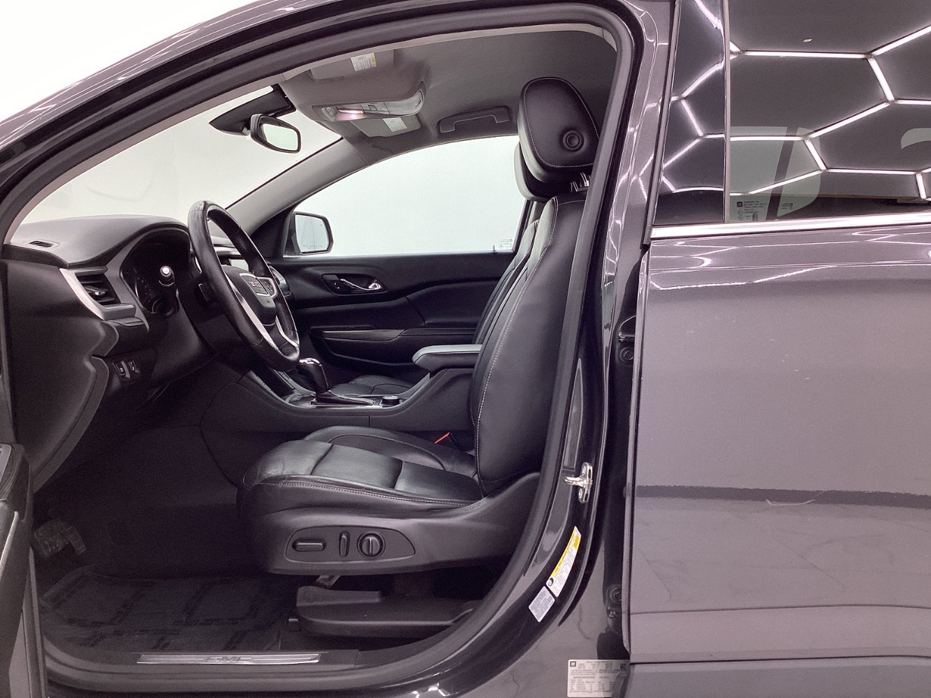 Used 2017 GMC Acadia SLT AWD/4WD image 14
