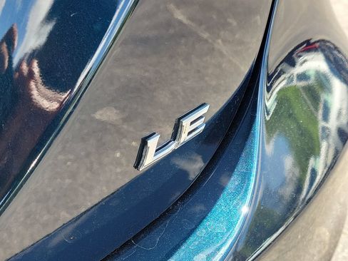 Used 2018 Toyota Camry LE FWD image 5