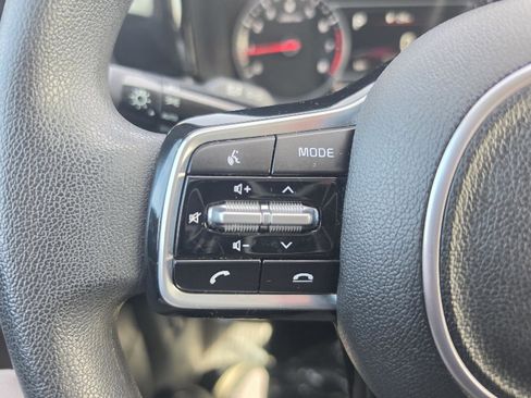Used 2022 Kia Sorento LX image 21