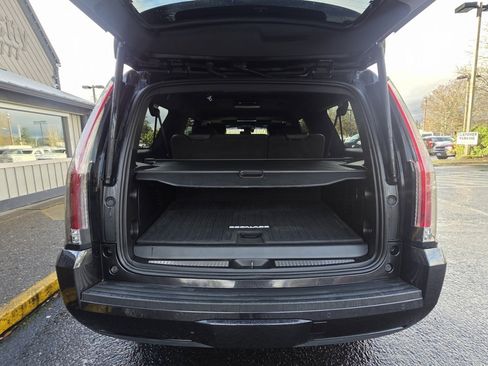 Used 2019 Cadillac Escalade ESV Platinum image 10