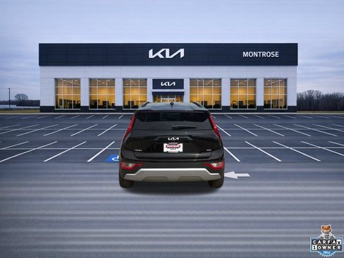 Certified 2023 Kia Niro EX FWD image 7