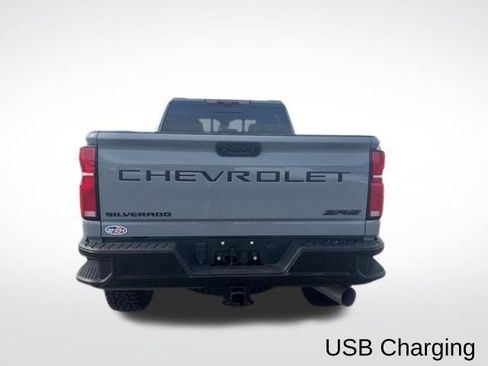 Used 2025 Chevrolet Silverado 2500 ZR2 w/ Technology Package image 4