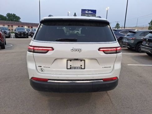 Used 2022 Jeep Grand Cherokee L Laredo w/ Luxury Tech Group I AWD/4WD image 3