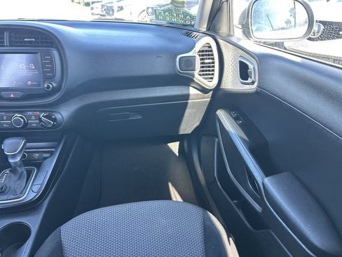 Used 2024 Kia Soul LX w/ Option Group 015 FWD image 16