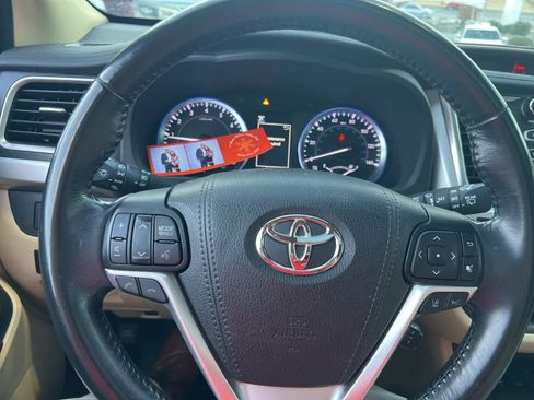 Used 2017 Toyota Highlander Limited image 21