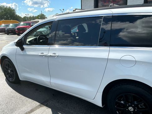 Used 2021 Chrysler Voyager Lxi image 29