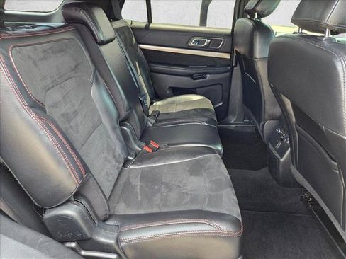 Used 2019 Ford Explorer XLT w/ Equipment Group 202A FWD image 21