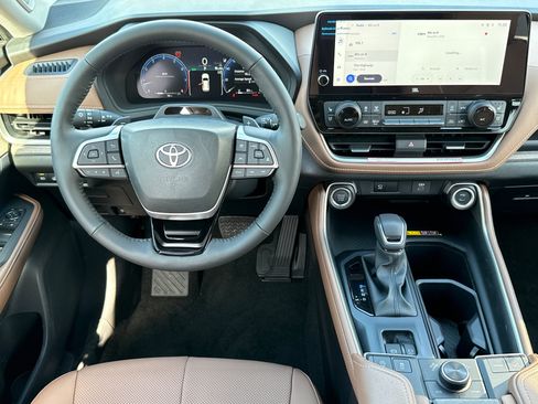 Certified 2026 Toyota Grand Highlander AWD image 20