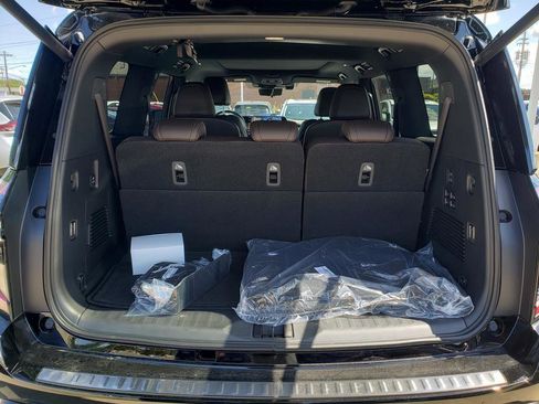 New 2025 Nissan Armada Platinum Reserve image 6