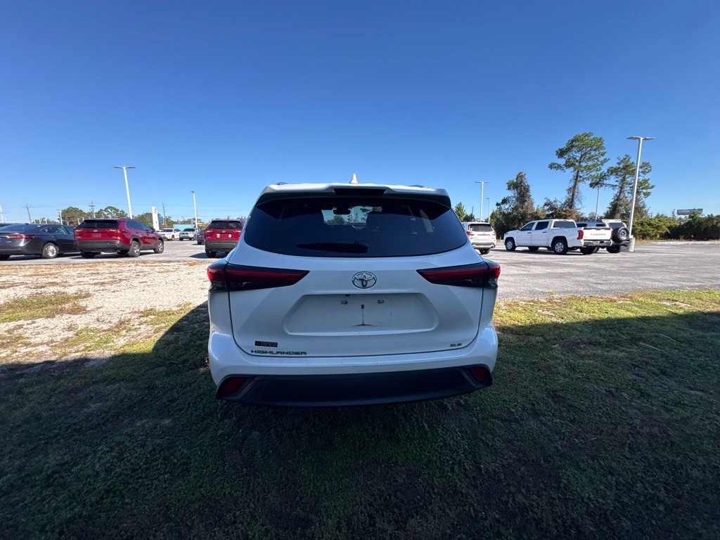 Used 2021 Toyota Highlander XLE FWD image 24
