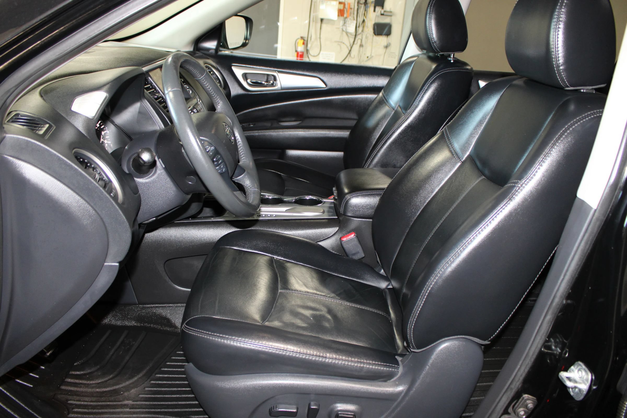 Used 2018 Nissan Pathfinder SL w/ Cargo Package FWD image 23