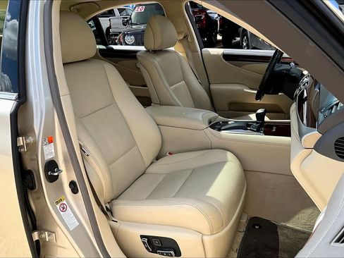 Used 2015 Lexus LS 460 w/ Comfort Package RWD image 8