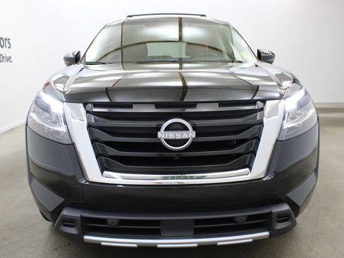 Used 2024 Nissan Pathfinder Platinum FWD image 7