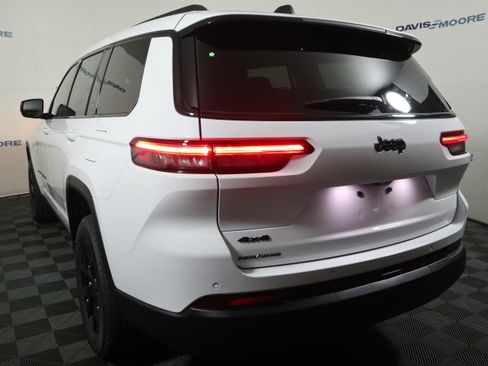 New 2025 Jeep Grand Cherokee L Altitude image 10