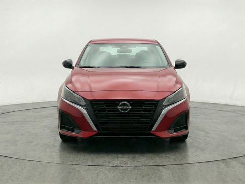 Used 2025 Nissan Altima 2.5 SV image 2