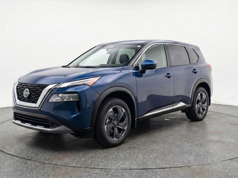 Used 2025 Nissan Rogue SV image 3
