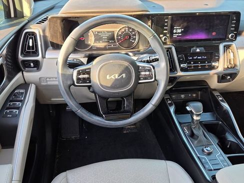 Used 2023 Kia Sorento S w/ Panoramic Sunroof Package FWD image 12