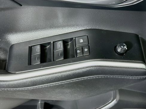 Used 2023 Toyota Highlander XLE FWD image 24