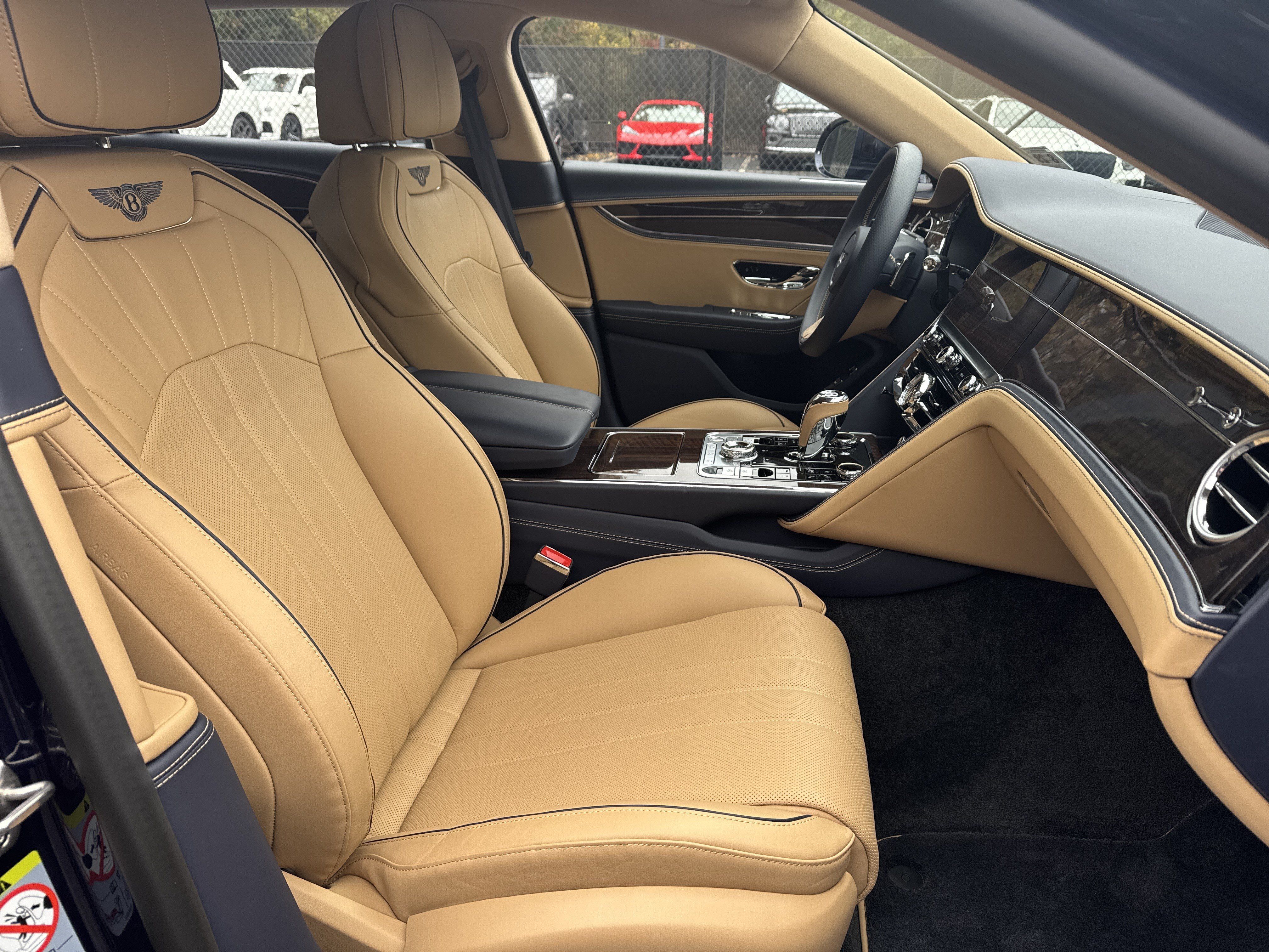 Used 2024 Bentley Flying Spur V8 AWD/4WD image 2