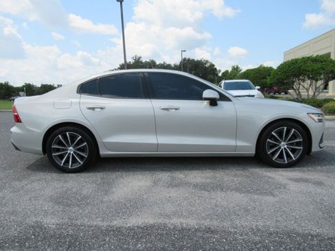 Used 2021 Volvo S60 T5 Momentum FWD image 2