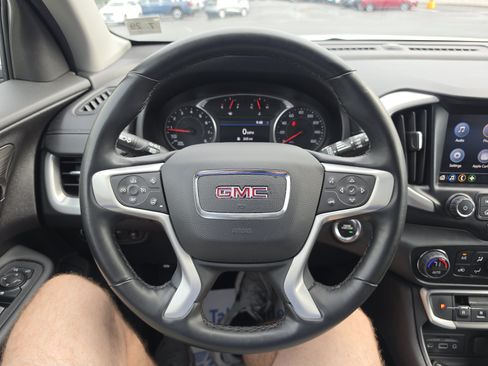 Used 2024 GMC Terrain SLT AWD/4WD image 19