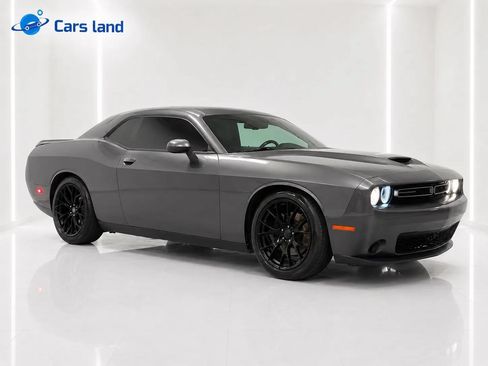 Used 2020 Dodge Challenger R/T RWD image 2