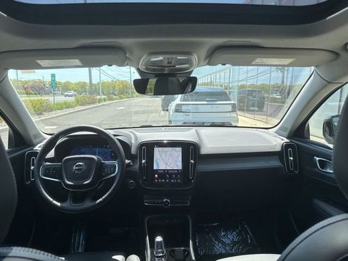 Certified 2025 Volvo XC40 B5 Plus AWD/4WD image 18