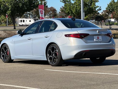 Used 2022 Alfa Romeo Giulia Ti RWD image 6
