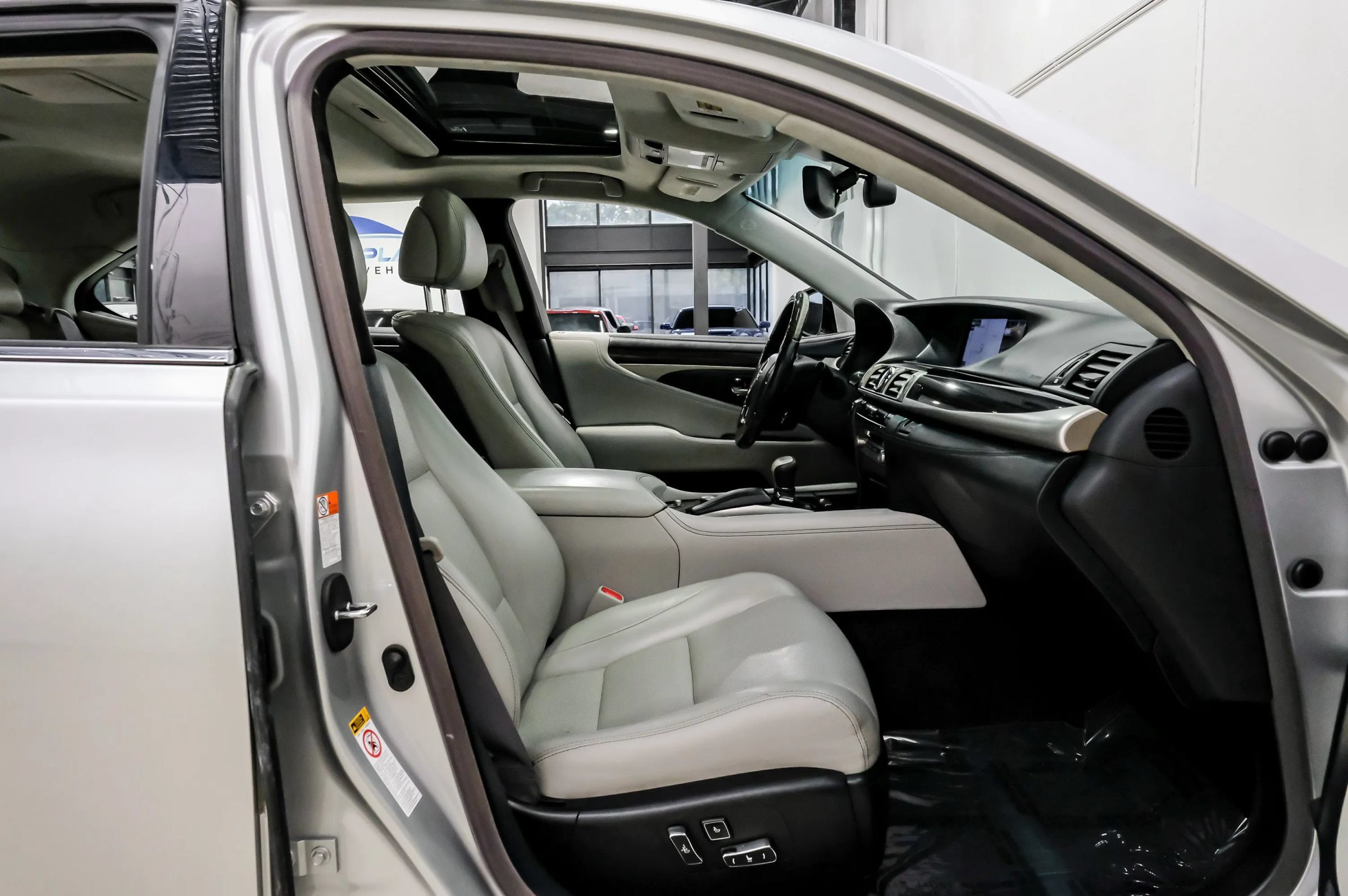 Used 2015 Lexus LS 460 L RWD image 37