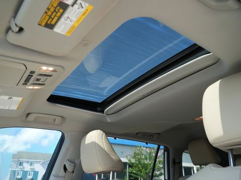 Used 2022 Toyota Highlander XLE FWD image 17