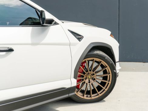 Used 2023 Lamborghini Urus Performante AWD/4WD image 41