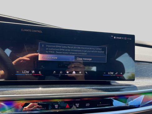 Certified 2025 BMW i7 eDrive50 w/ M Sport Package RWD image 12