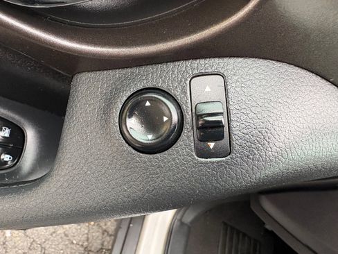 Used 2015 Nissan Rogue SV w/ SV Moonroof Package AWD/4WD image 26