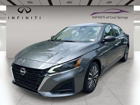 Used 2025 Nissan Altima 2.5 SV FWD image 3