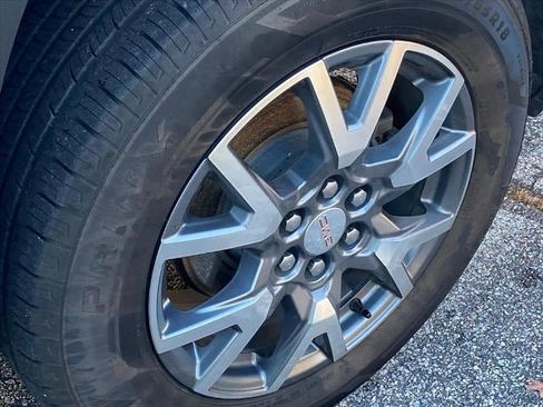 Used 2023 GMC Acadia SLT w/ Technology Package image 29