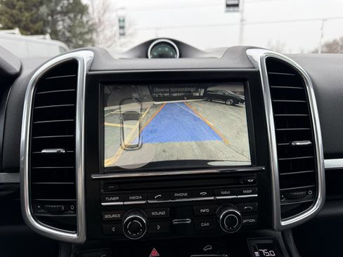 Used 2016 Porsche Cayenne image 36