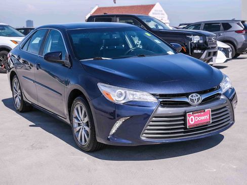 Used 2017 Toyota Camry XLE w/ Convenience Package FWD image 3