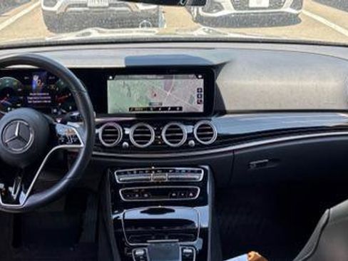 Used 2022 Mercedes-Benz E 350 4MATIC Sedan image 2