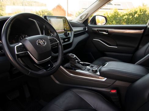 Used 2022 Toyota Highlander Limited AWD/4WD image 10