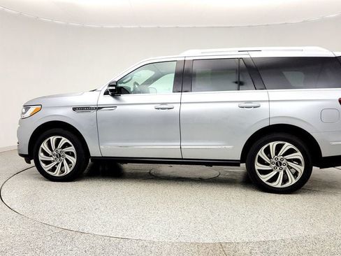 Used 2022 Lincoln Navigator Reserve RWD image 8